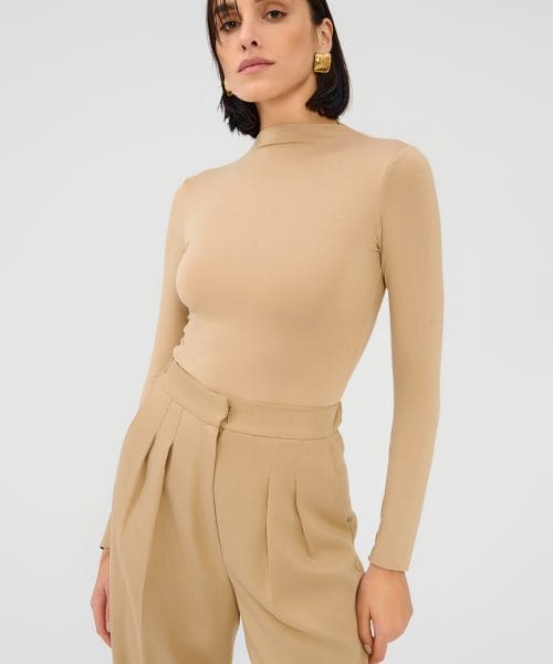 Body z mini golfem beżowe