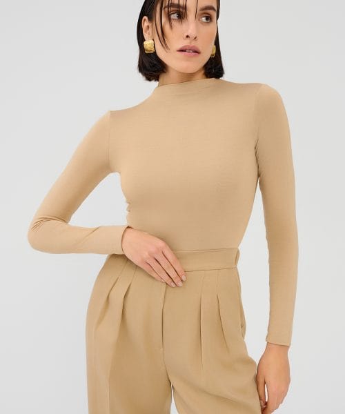 Body z mini golfem beżowe