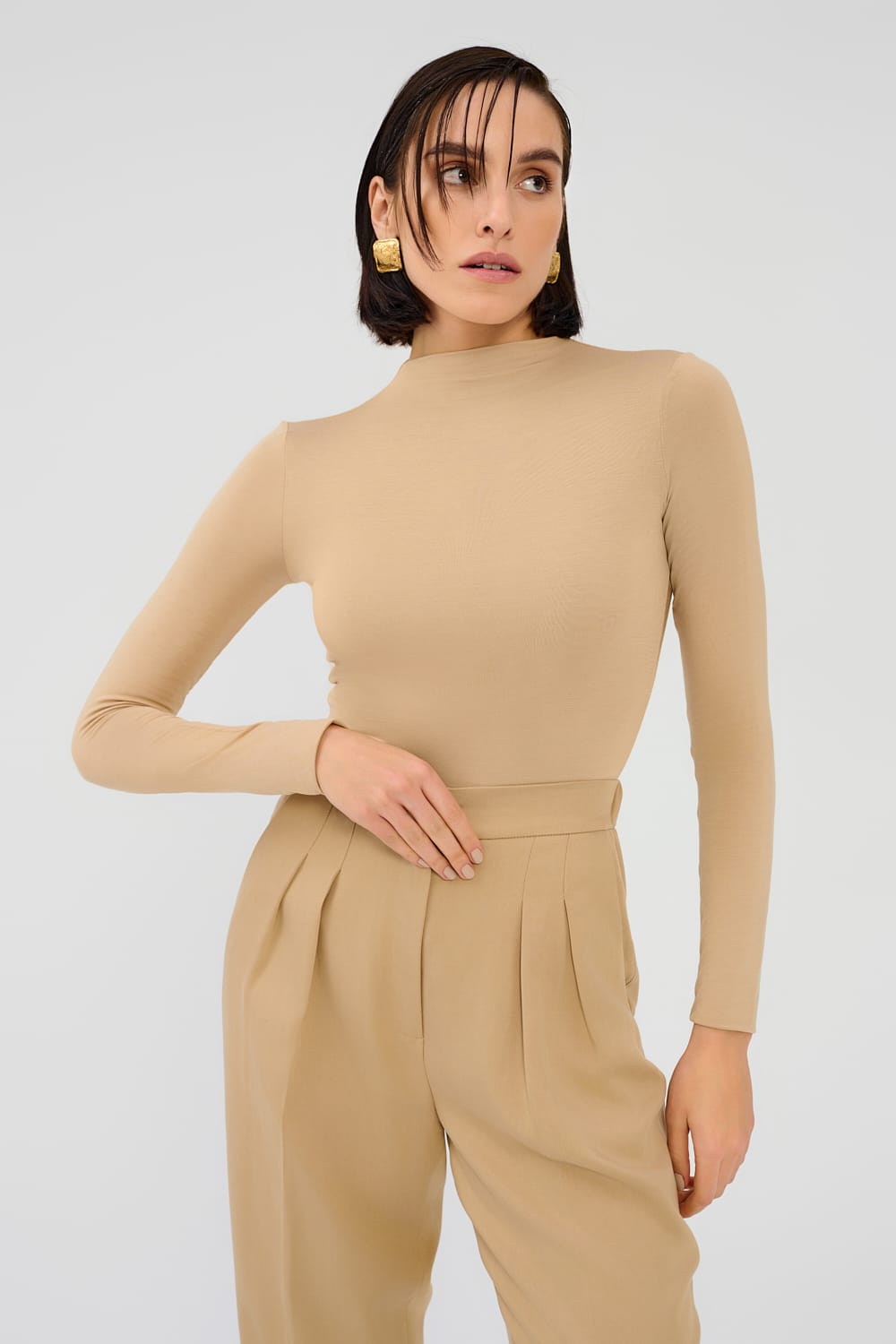 Body z mini golfem beżowe