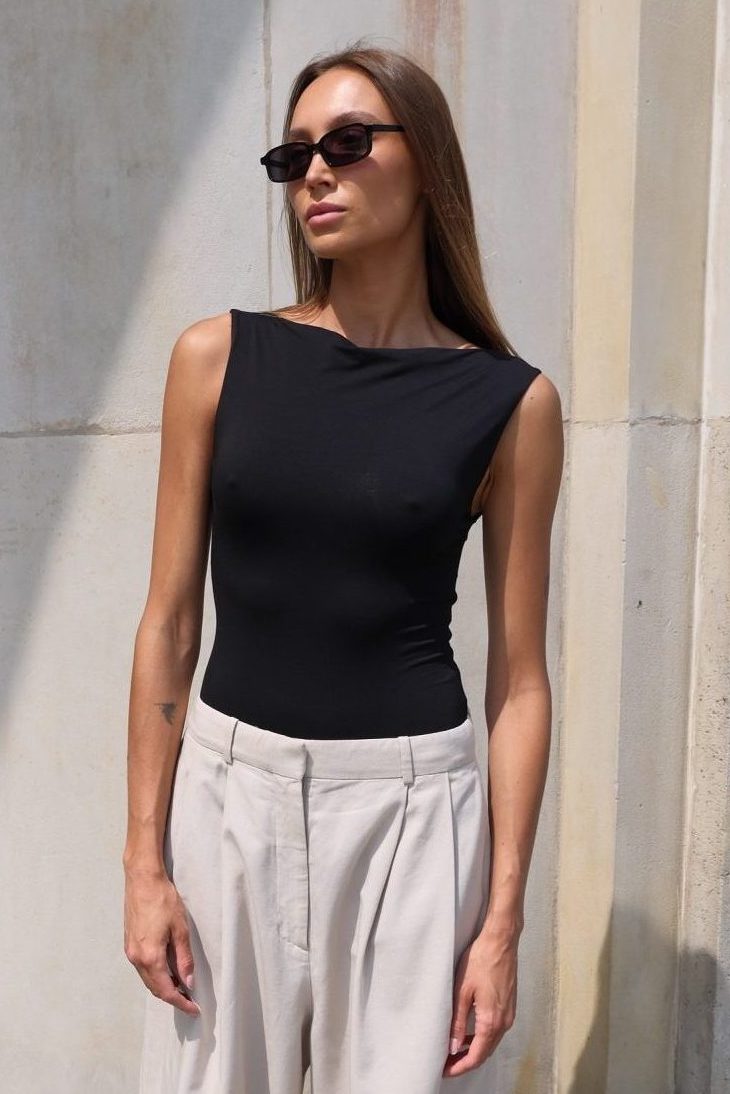 Body z rozciętym dekoltem short czarne