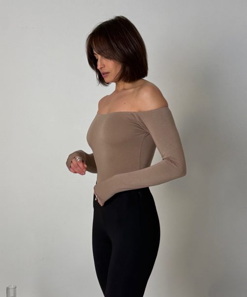 Body z odkrytymi ramionami coffee